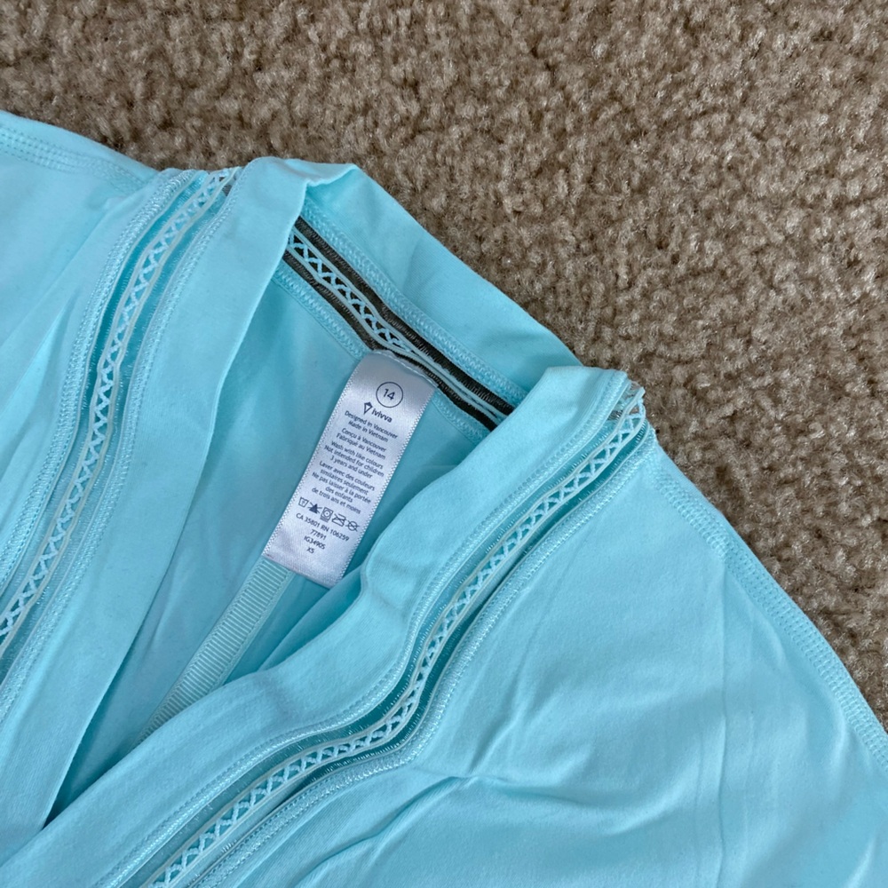 Ivivva by Lululemon On the Move Twist Front Shrug Mint - Picture 3 of 5